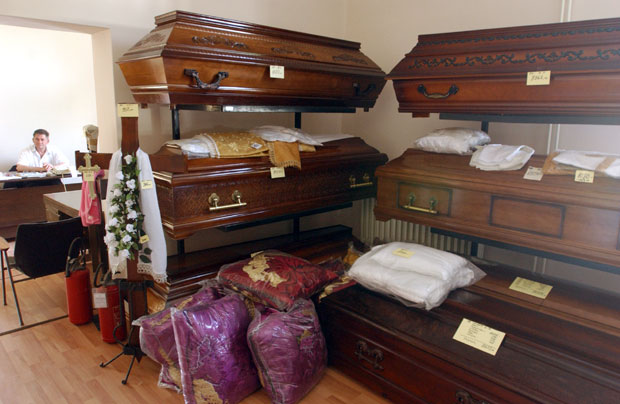 Јефтиније је умрети у Риму него у Београду